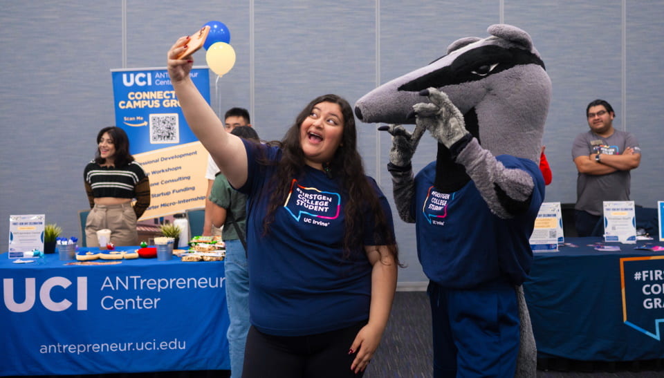UCI first-gen student takes a selfie with Peter the Anteater at a UCI First-Gen Week 2023 event.